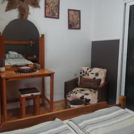 Apartman Breza Ruma Esterno foto